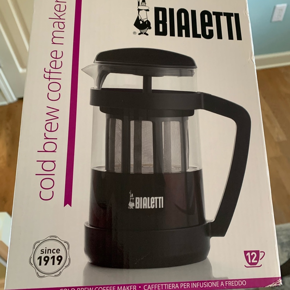 Cold brew coffee maker